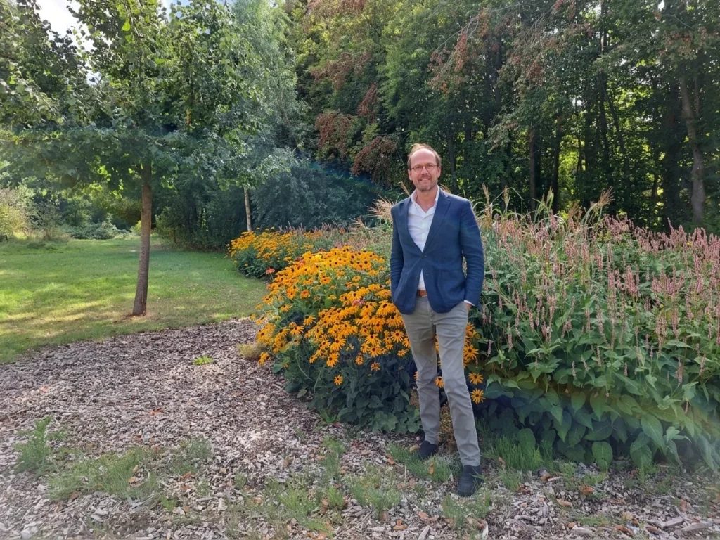 directeur in tuin